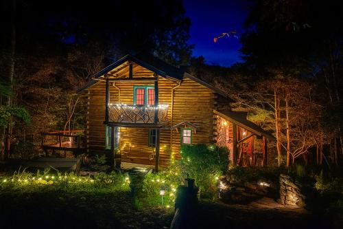 Morganton House | Crabapple-Secluded cabin with pond creek access, hot tub, fire pit in Blue Ridge
