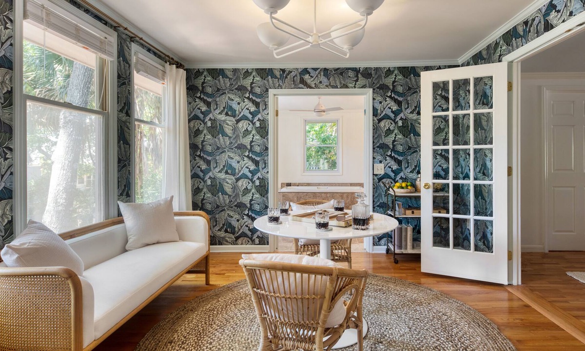 Twin Oaks House | Crawdad by AvantStay | Isle of Palms Home w/ BBQ