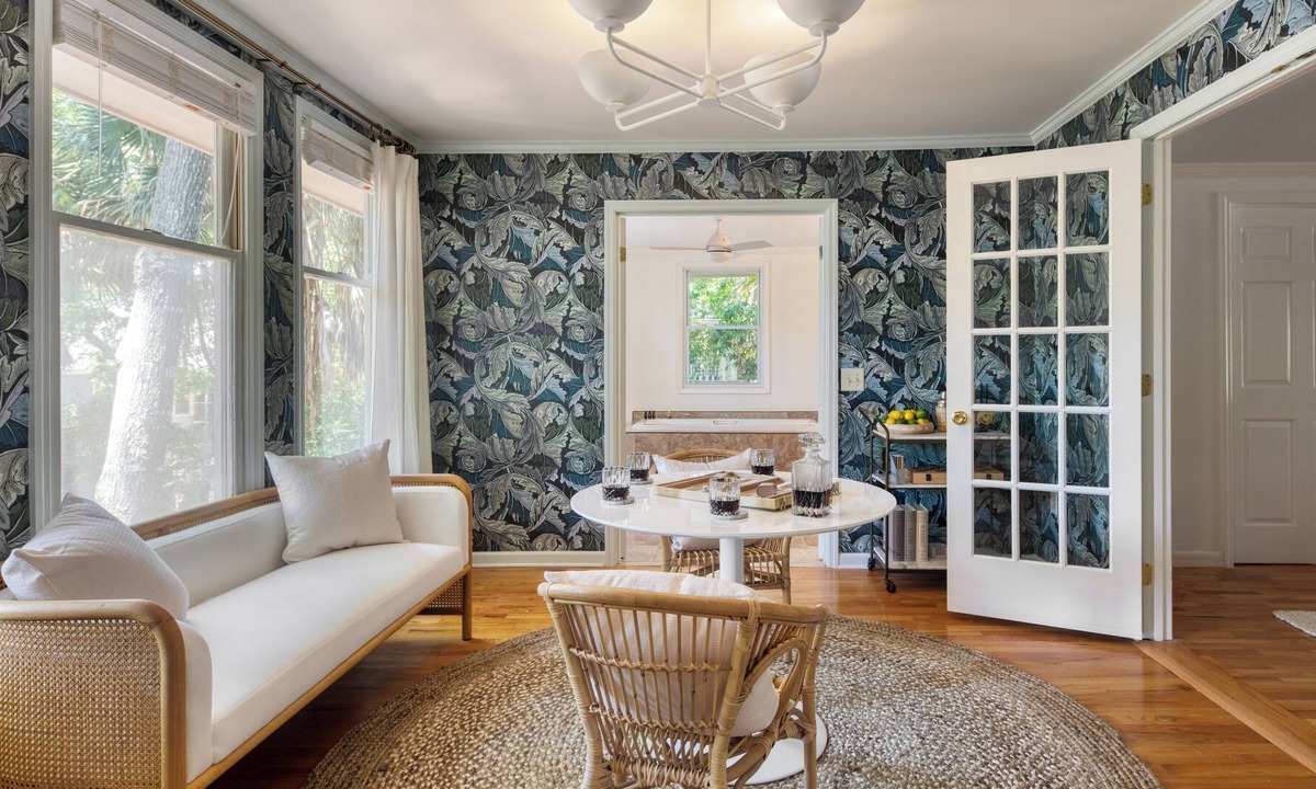 Twin Oaks House | Crawdad by AvantStay | Isle of Palms Home w/ BBQ