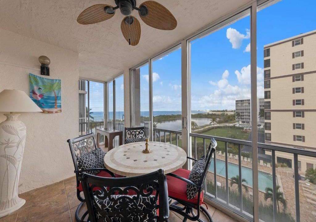 South Island Apartment | Creciente 515, 1 Bedroom, Gulf Front, Elevator, Heated Pool, WiFi, Sleeps 2