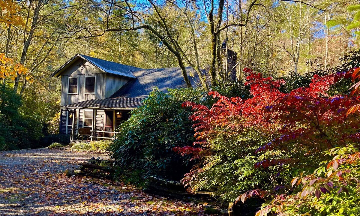 Highlands Cabin | Creek side log cabin in the woods.