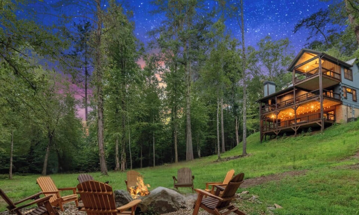 Blue Ridge Cabin | Creek View/Hot Tub/Fire Place/Games/DogFriendly/EV