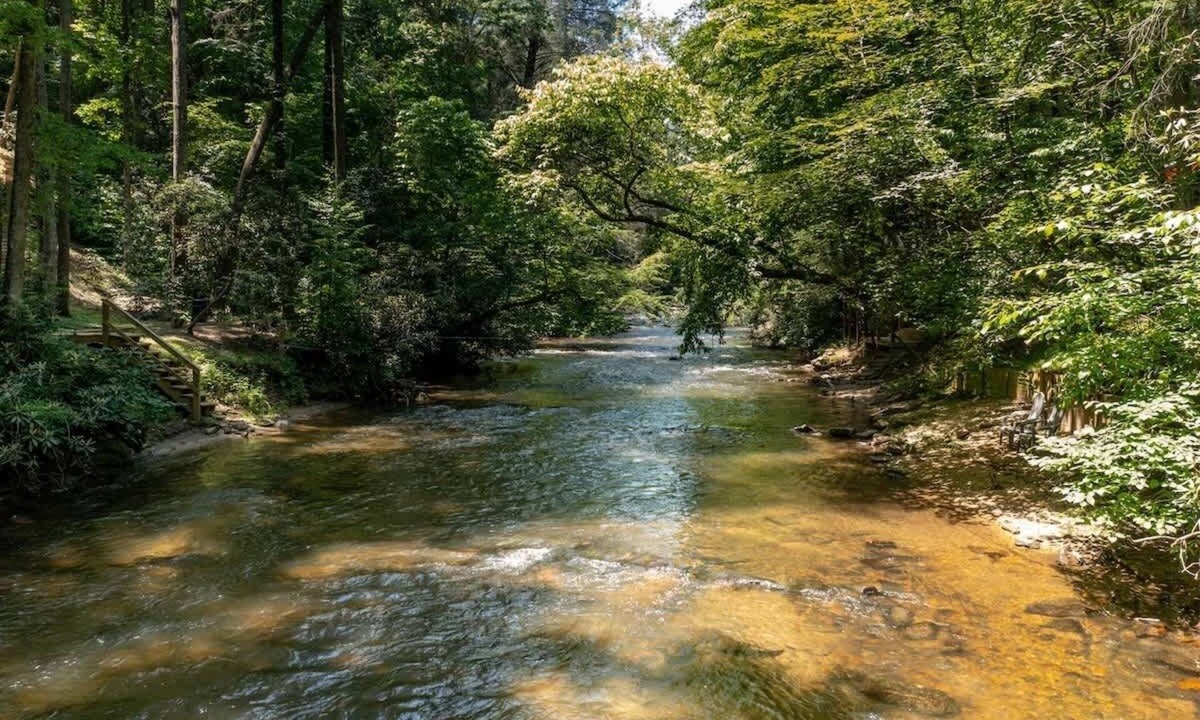 Cashes Valley Cabin | Creekside Cabin w/Hot Tub & Fishing Access