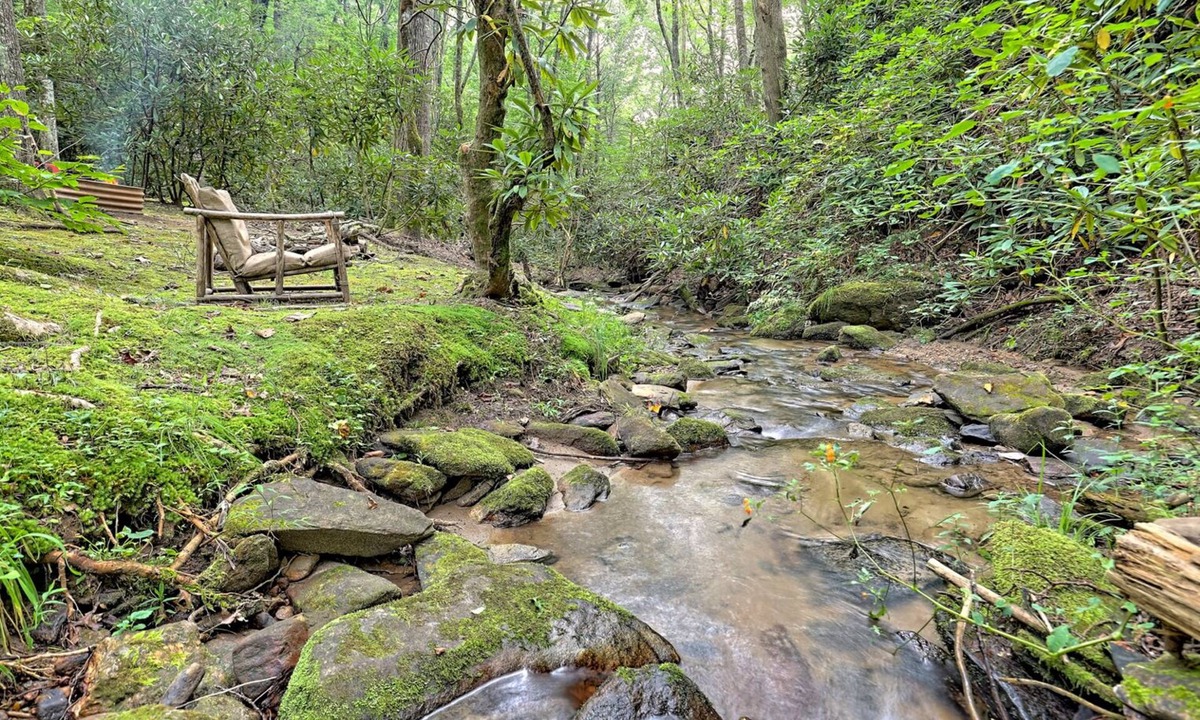 Sky Valley House | Creekside Hideaway: Private ,Sky Valley – Golf & Clubhouse very close