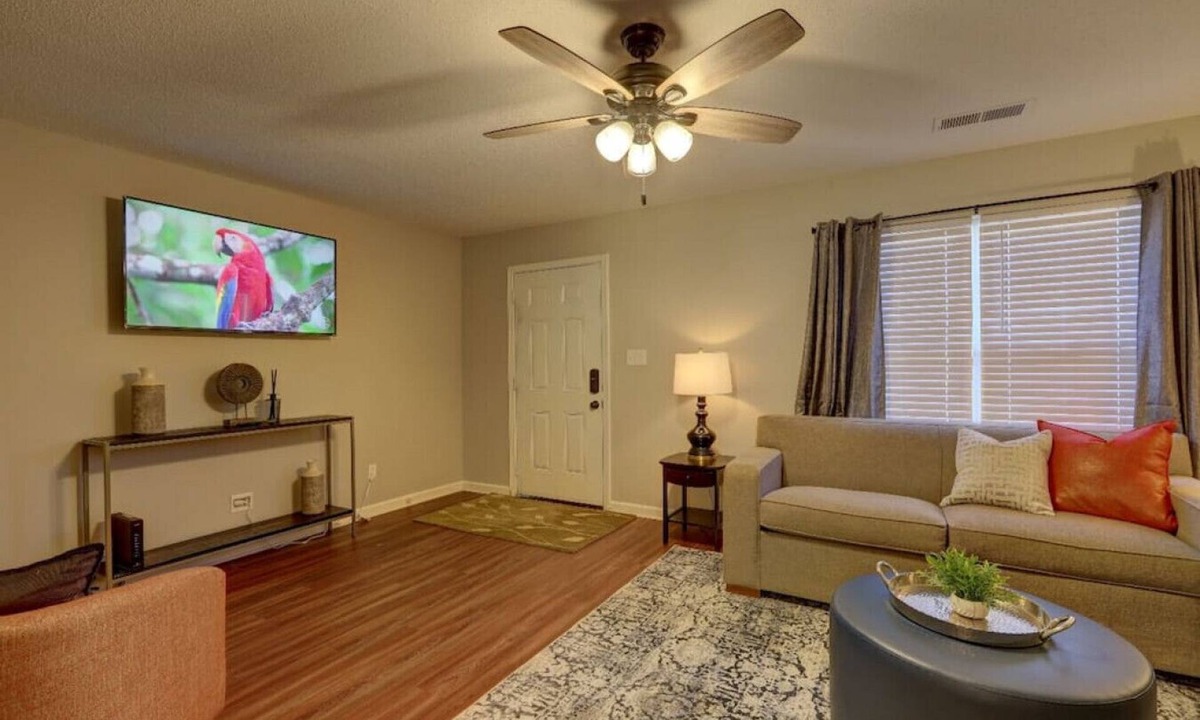 Austell Villa | Crestside 7271 · Conveniently located next to I-20/SixFlags/Atlanta