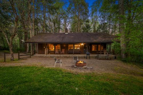 Pittman Center Ski Chalet | Crockett's Coonskin Cabin #540