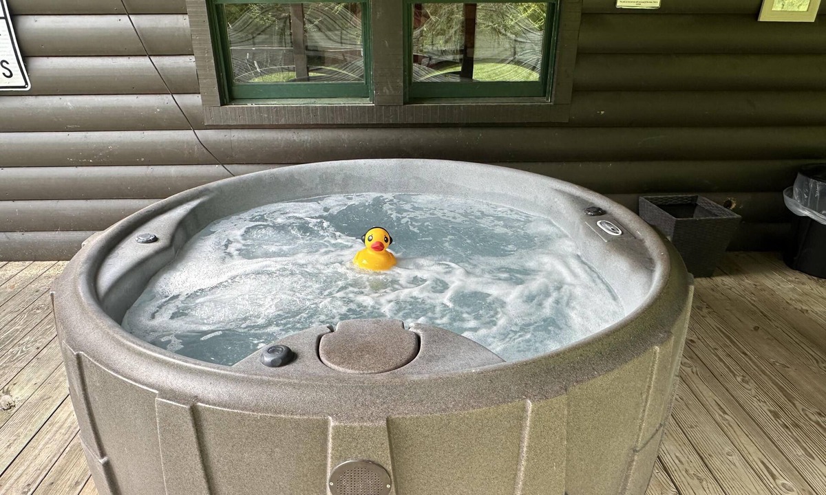 Canton Villa | Cruso Creek Villa 1 – Creekside Mountain Retreat with Hot Tub & Fireplace