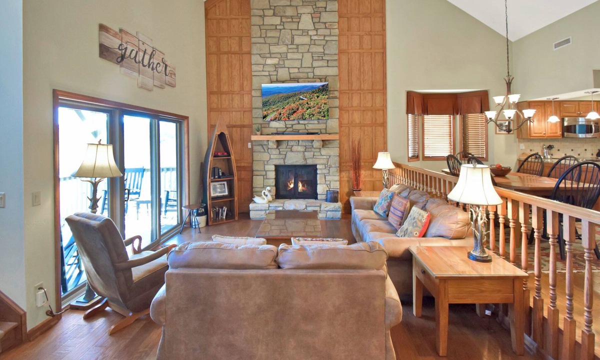 Blowing Rock Condo | Cumberland 4 | Fireplace, Restaurant, Pool, Spa