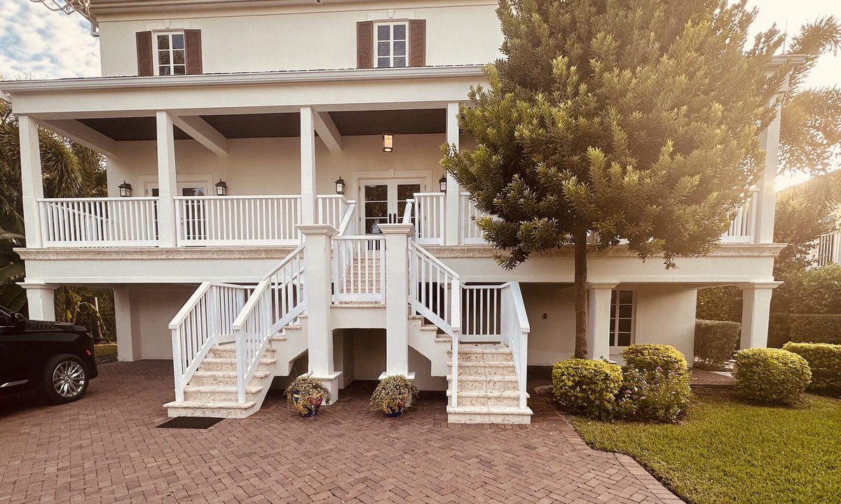 Marathon House | Custom Built Luxury Home on Canal; Walk to Beach; Close to Everything!