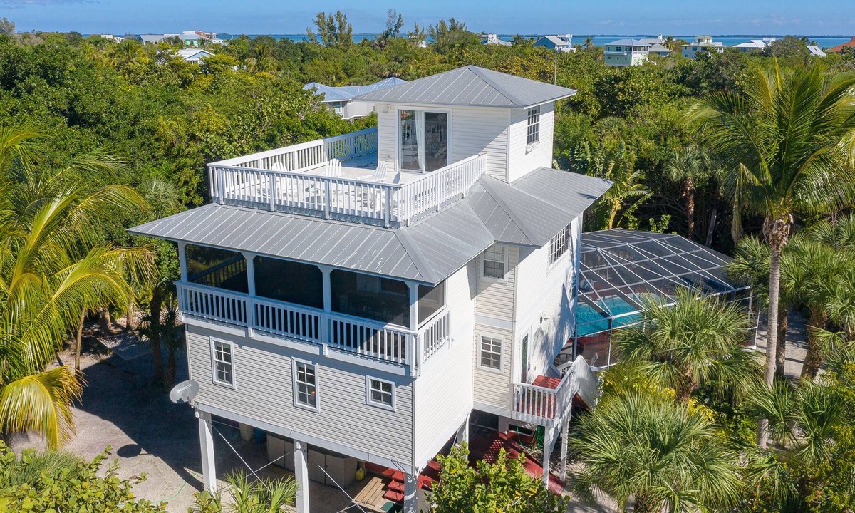 Jose's Hideaway House | Cute Bungalow Trailer on Canal in Flamingo Bay
