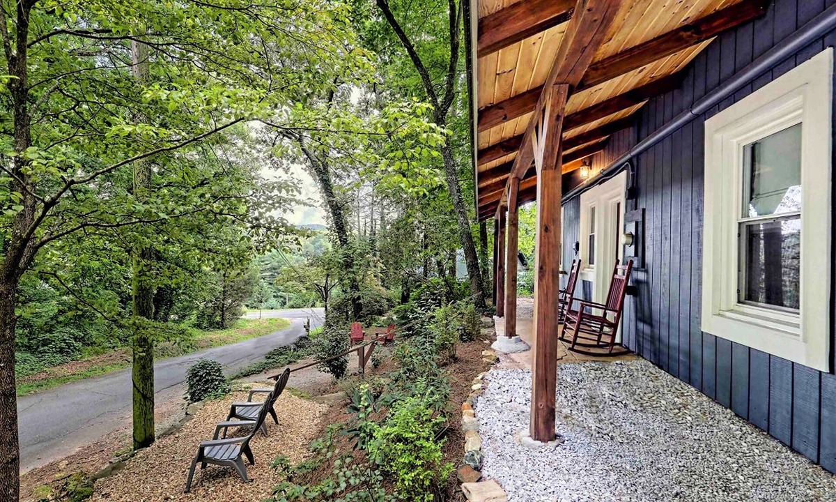 Clayton Cabin | Cute'N Chic 4b/2b Entire House Downtown Clayton GA