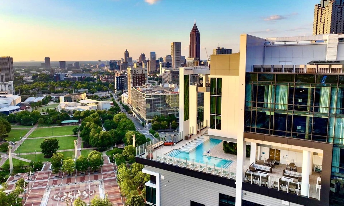 Downtown Atlanta Condo | CW Atlanta - HUGE 1 BR - Rooftop Pool & Bar - Walk to MB Stadium, WORLD CUP!
