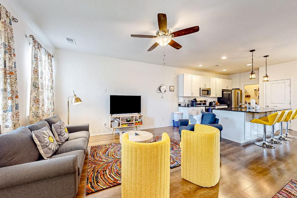 North Charleston House | Daisy Place