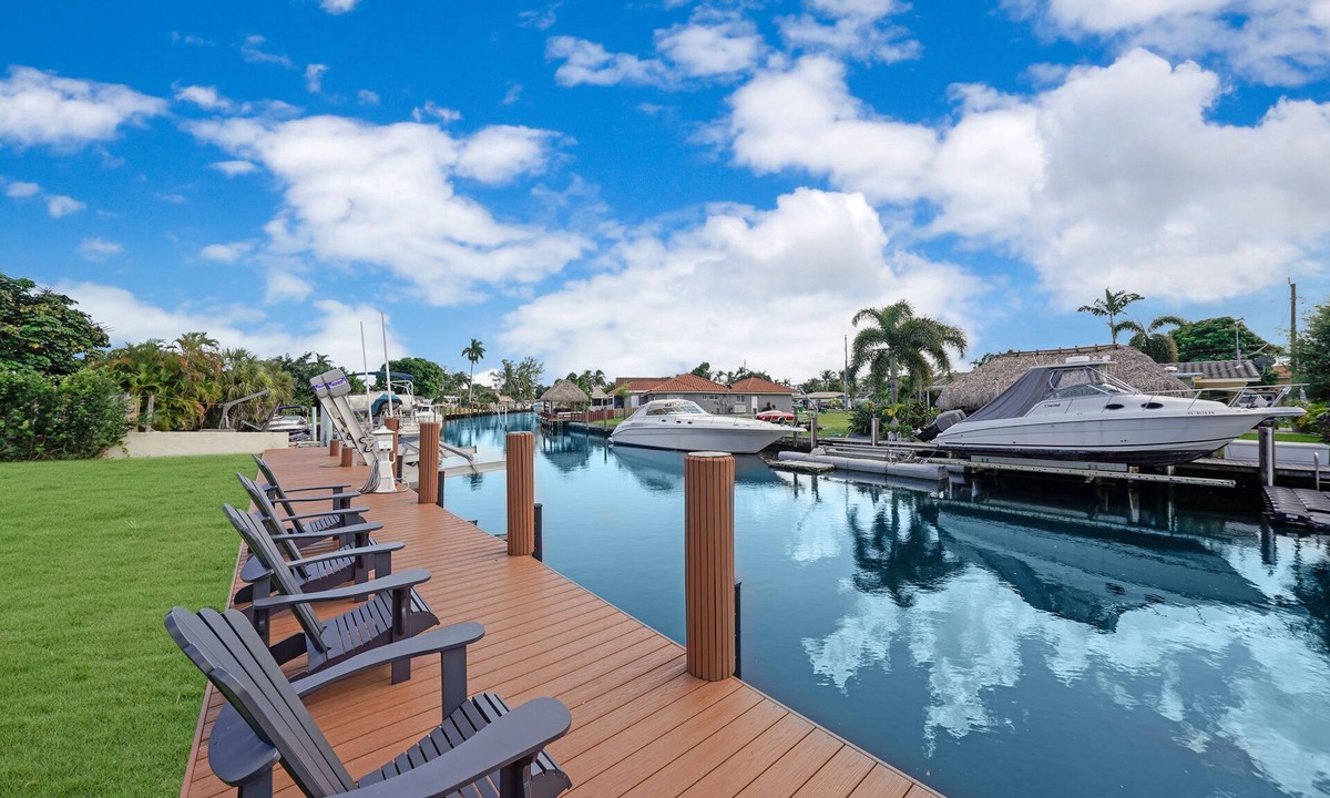 Melaleuca Gardens House | Dania Beach Unit 1 by PMI