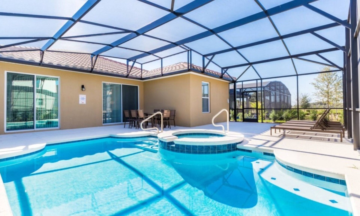 Loughman Villa | Davenport Villa - Stay10 - Parking - Pool - HotTub