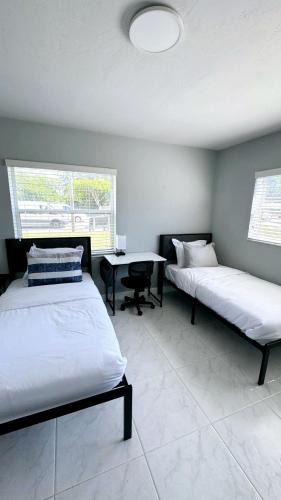 Croissant Park House | Davie Spring