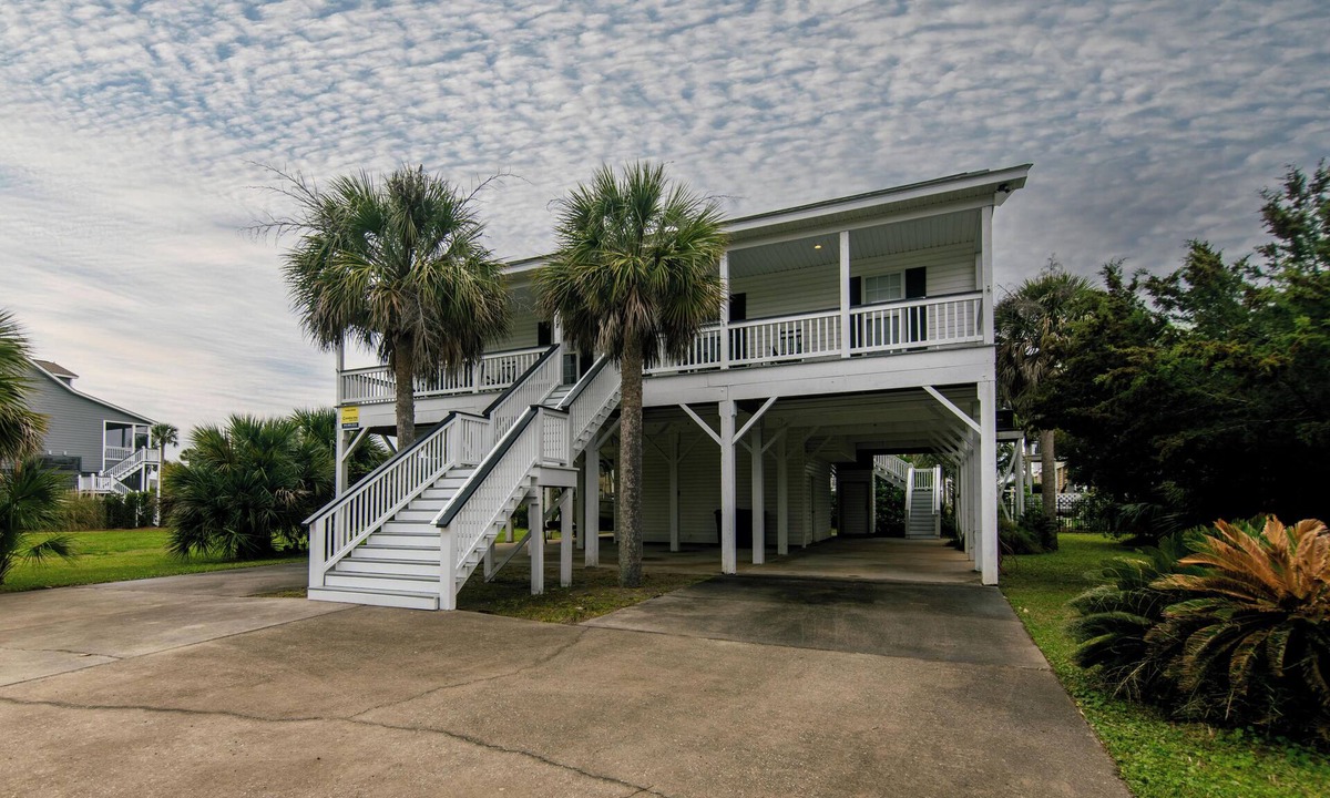 Edisto Island House | Dawhoo Dreams | 4BR/3BA Edisto Beach Vacation Rental – Walk to Beach, Dining & More