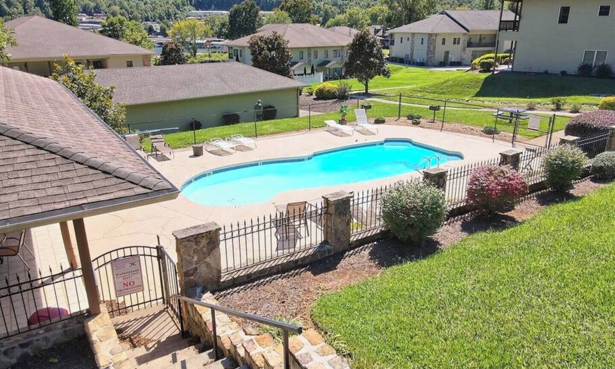 Young Harris Condo | Day Dreamer by Chatuge Home Concierge Lake & Mountain Views Condo W/Pool