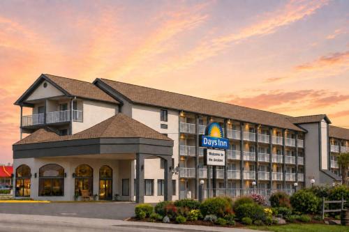 Sevierville Hotel | Days Inn by Wyndham Apple Valley Pigeon Forge/Sevierville