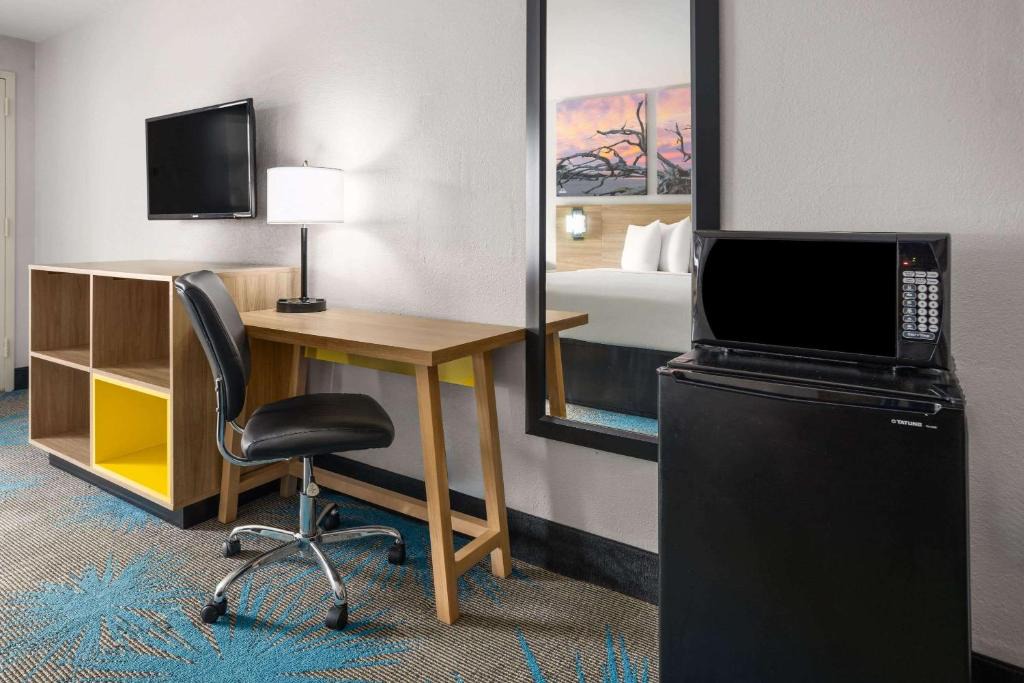 Ladson Hotel | Days Inn by Wyndham Ladson Summerville Charleston
