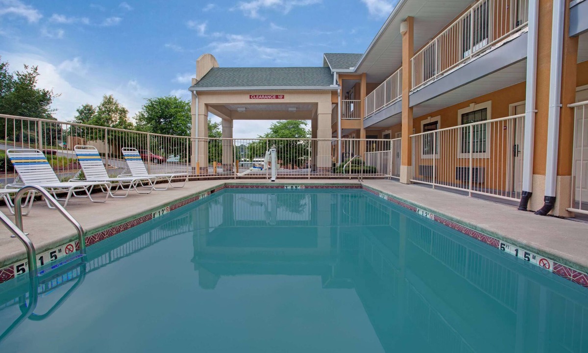 Marietta Hotel | Days Inn by Wyndham Marietta White Water