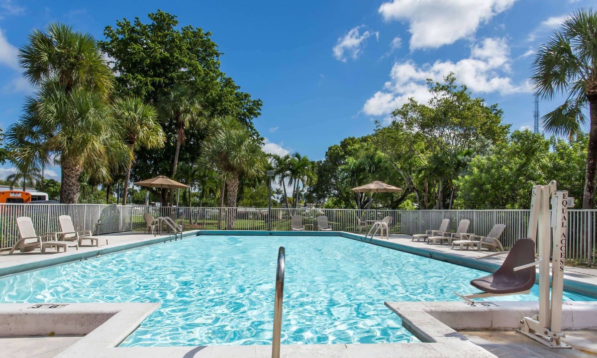 Riverside Park Hotel | Days Inn by Wyndham Fort Lauderdale Airport Cruise Port