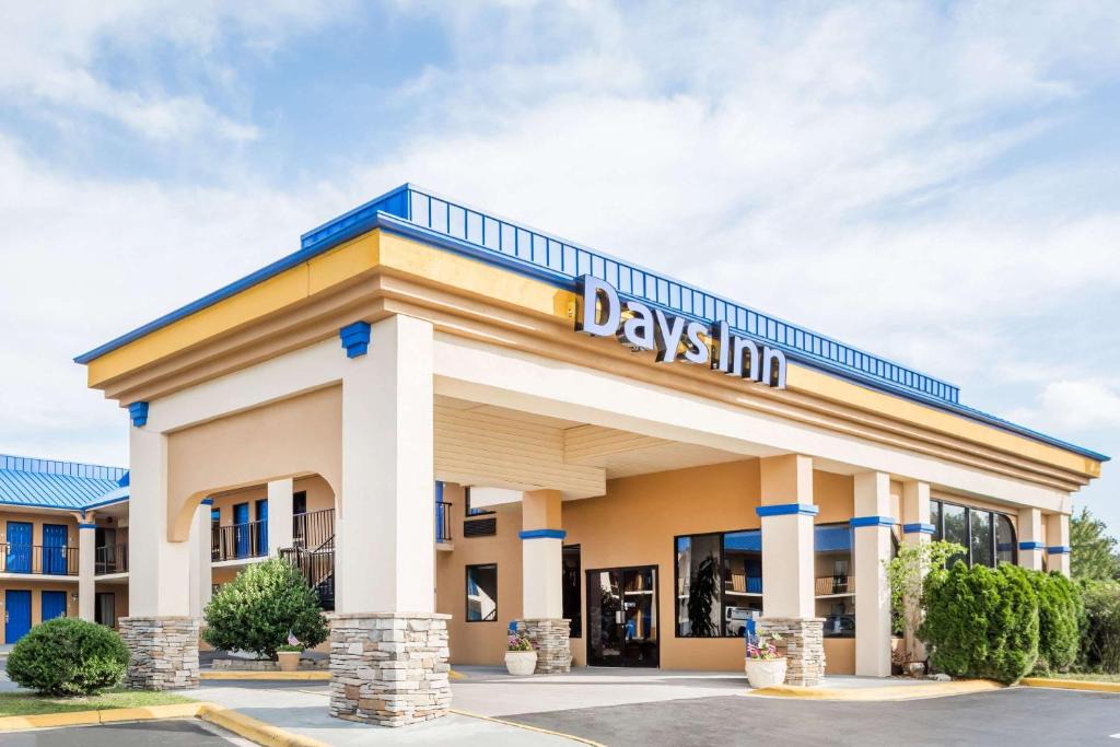 Hendersonville Hotel | Days Inn by Wyndham Hendersonville