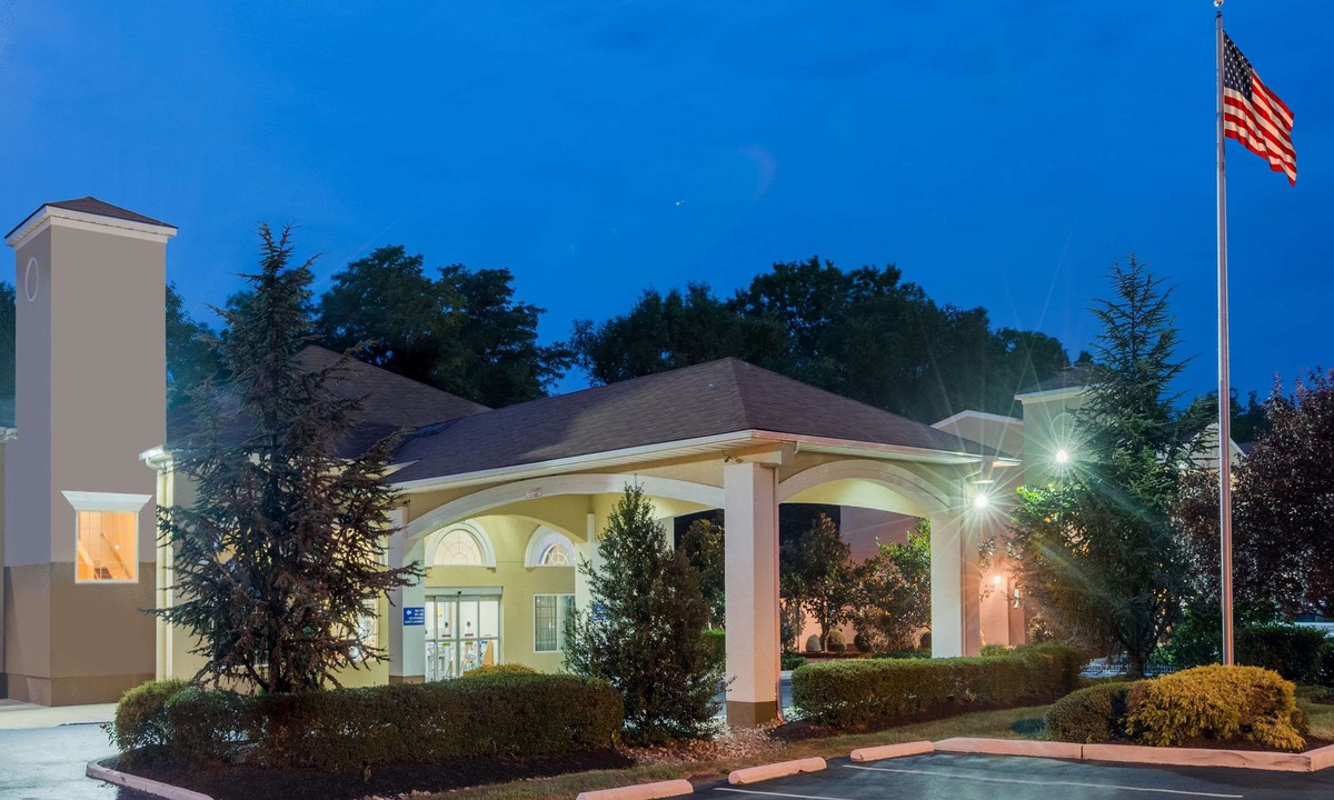 Cherry Hill Hotel | Days Inn & Suites by Wyndham Cherry Hill - Philadelphia