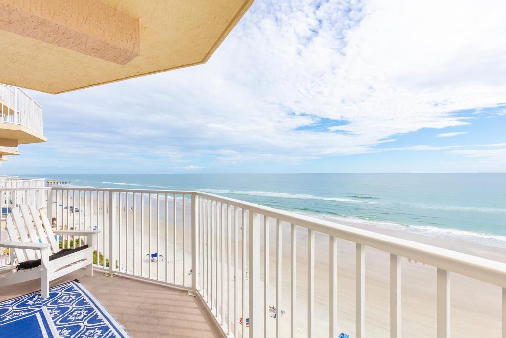 Daytona Beach Shores Apartment | Daytona Beach Shores Ocean Front Balcony 2Beds 2BA King STE and 2Queens - Shores Club 805