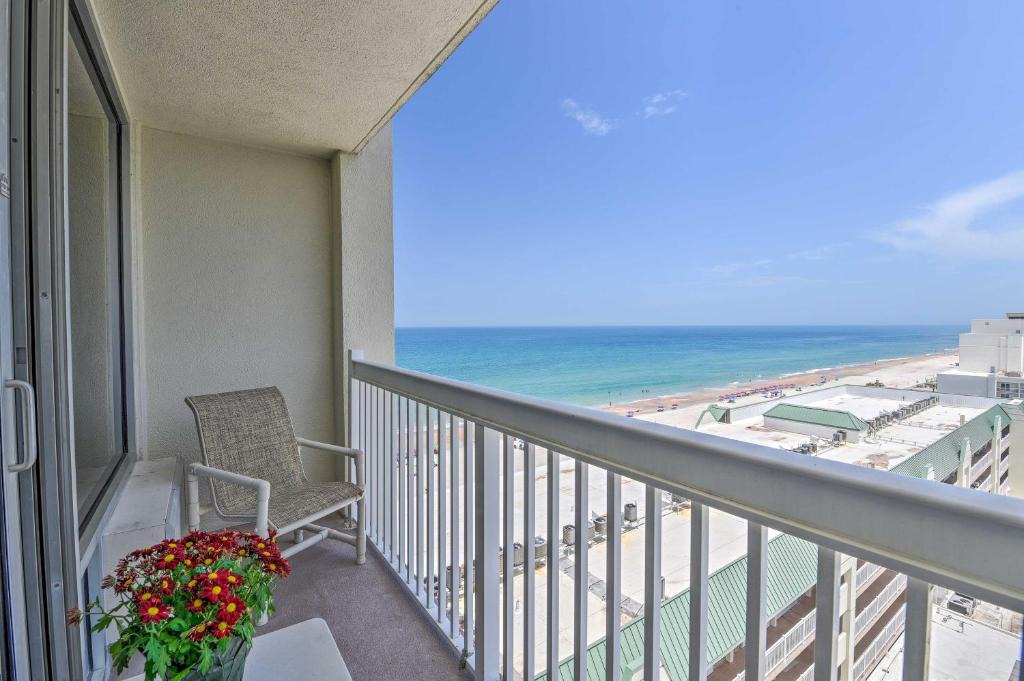 Ortona Park Apartment | Daytona Beachfront Condo with Ocean View