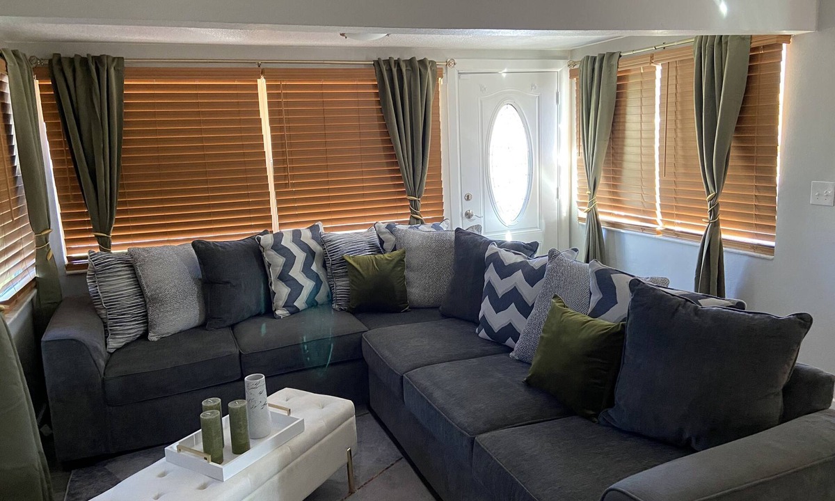St. Petersburg House | Dazzling 2/1 near Gulfport/St. Pete beach