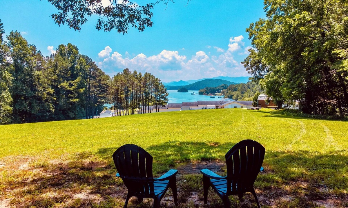 Hayesville Hotel | Deerfield Inn