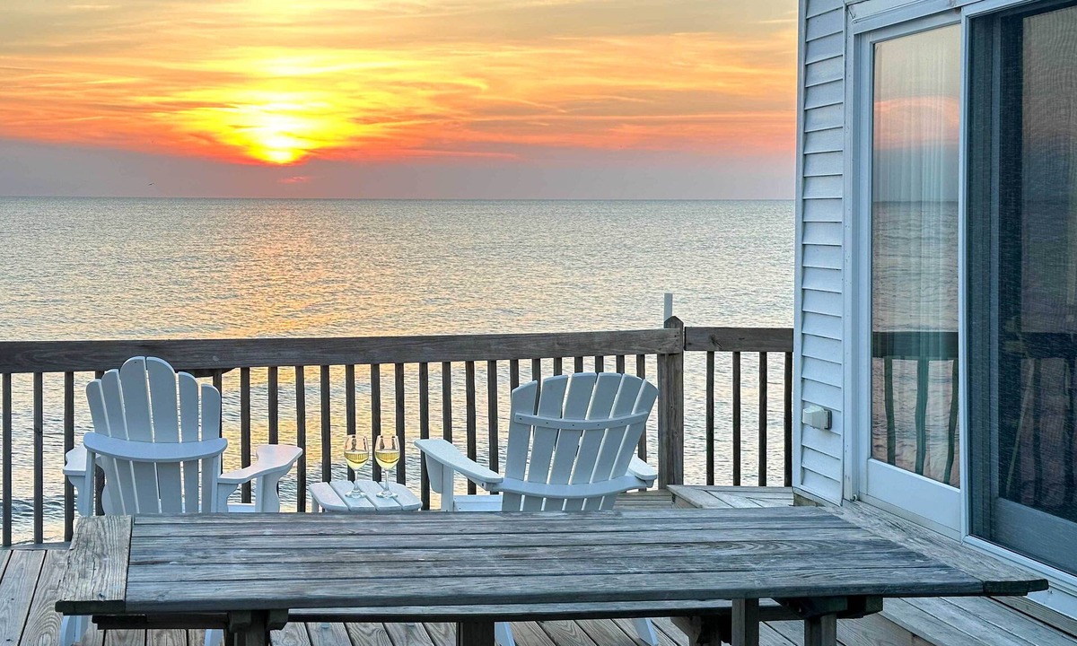 Green Creek Cottage | Delaware Bay & Sunset Views: Cape May Cottage