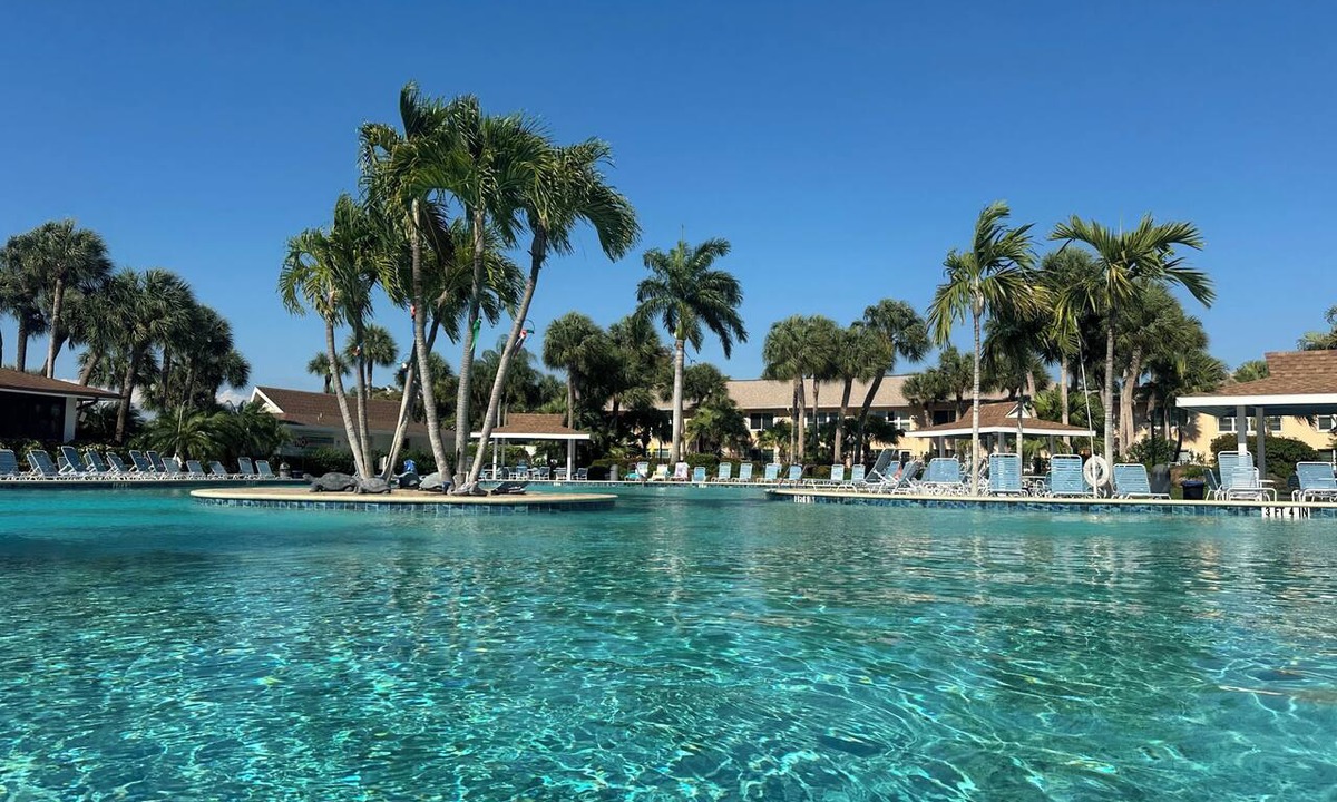 East Naples Condo | Delightful Naples Condo with large Resort Pool and Pickleball/Tennis Courts