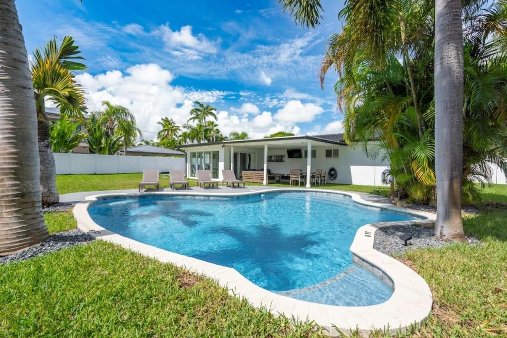 Deerfield Beach House | Delilas Chic 3 Bedroom 2 bath Abode with Heated Pool