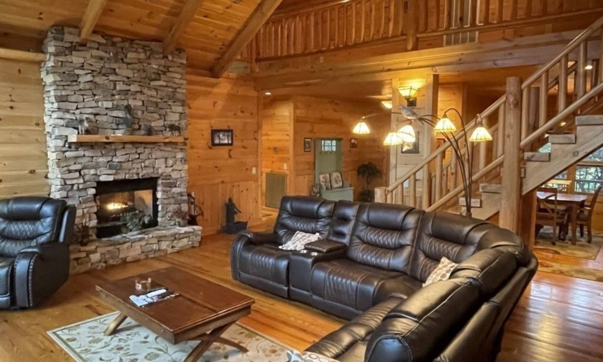 Tellico Plains Cabin | Deluxe log cabin! Pet and motorcycle friendly - enjoy nature with family and friends! 3 Bedroom Cabin by RedAwning