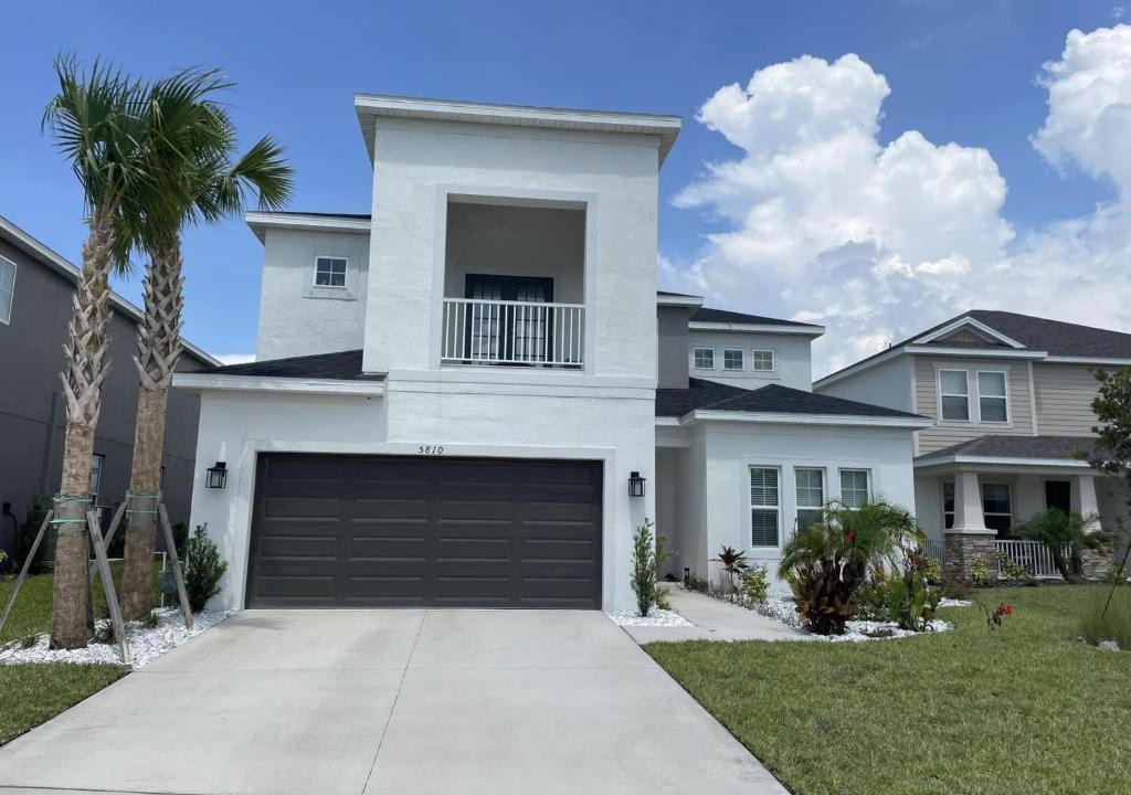 Palmetto House | Deluxe Room in Palmetto