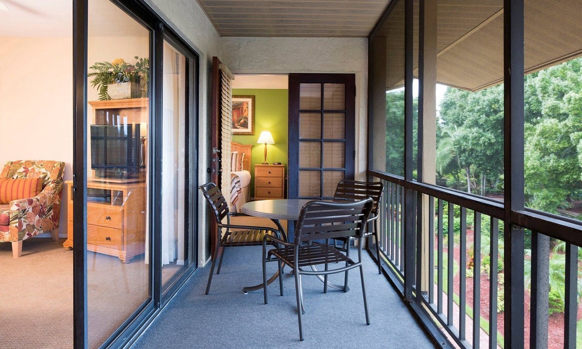 Park Shore Condo | Deluxe + Spacious Retreat in a Central Location