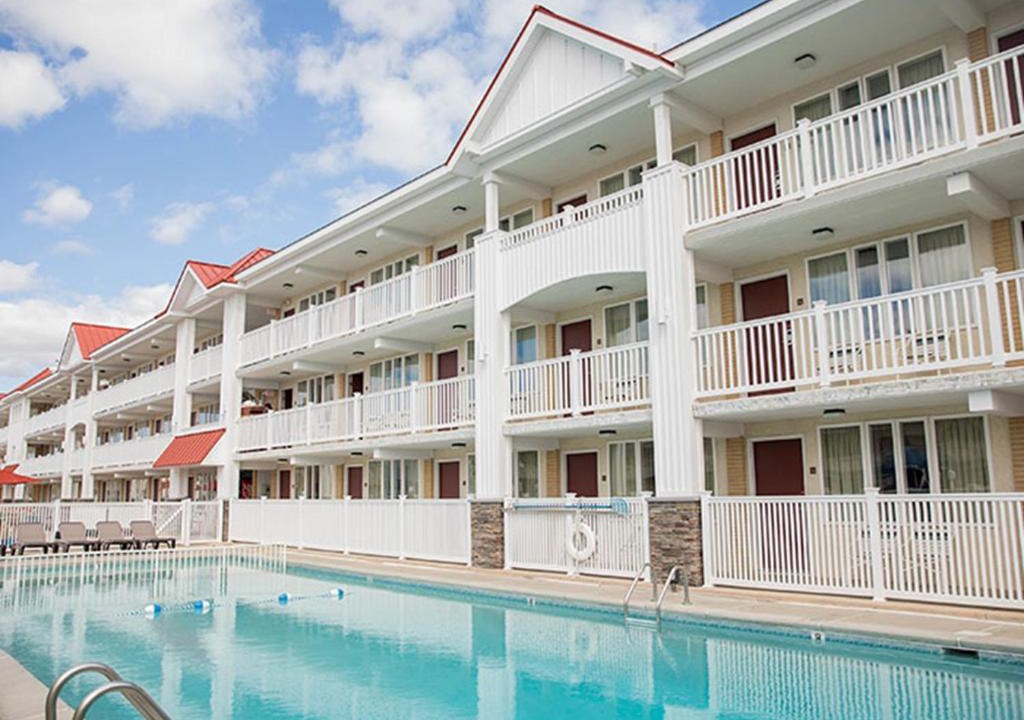 Avalon Hotel | Desert Sand Resort