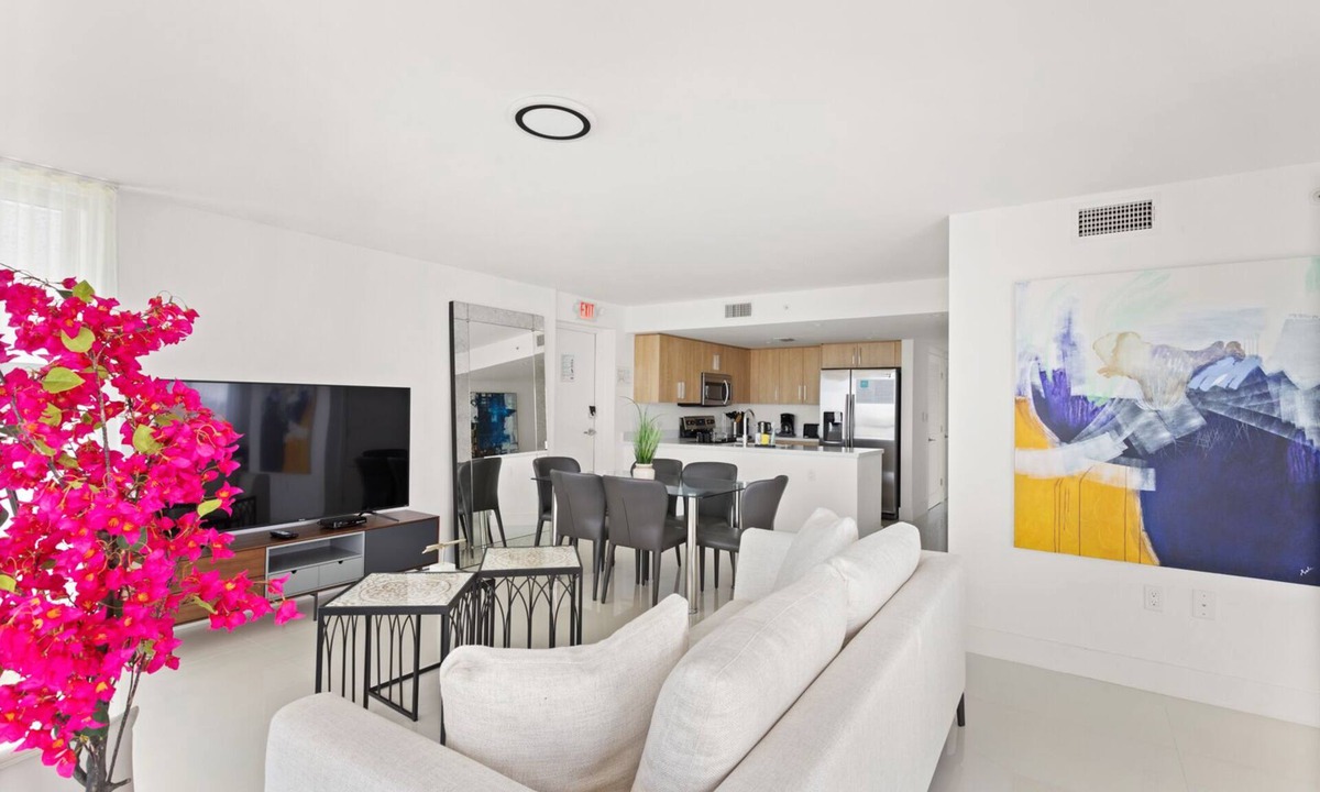 Bay Harbor Islands Apartment | Designer 3BR, 2.5BA PH | Bay Harbor Islands Rooftop Pool, Balcony & Family