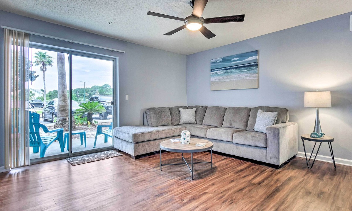 Indian Bayou Condo | Destin Condo w/ Pool Access < 1 Mi to the Beach!