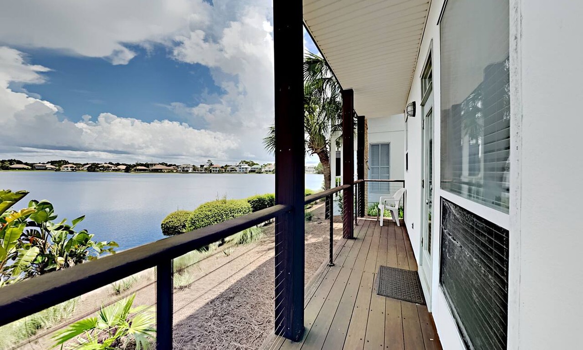 Destin Condo | Destin Lake View Villa with Private Balcony - Just Steps from the Beach!