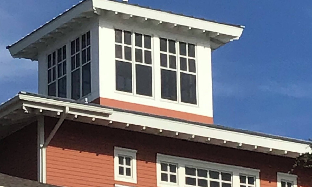Baytowne Wharf Condo | Destin Penthouse three story condo located inside the village of baytown