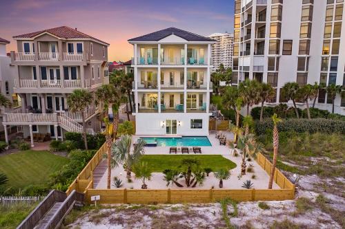 Destin House | Diamond in the Dunes - Huge Beachfront Vacation Home with Large Pool Area & Ocean Views