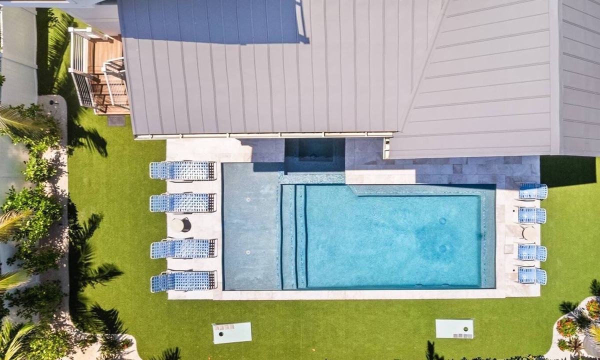 Holmes Beach House | Dilly Dally by the Sea: 1 Block to Beach, Rooftop Deck, Pool & Spa by Anna Maria Life