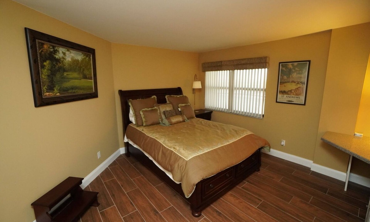 Daytona Beach Shores Condo | Direct Beach/Ocean Front Two Bedroom Condo. Walk to restaurants.