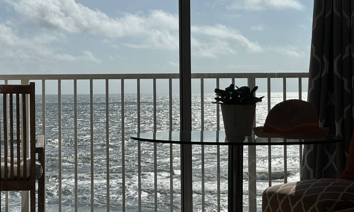 Bostwick Park Apartment | Direct Oceanfront Studio with Balcony, King Bed, Kitchenette, and Wifi