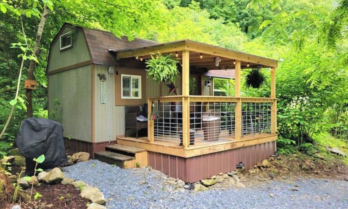 Flag Pond Cabin | DIRECT STREAM FRONT Mountain Tiny Home