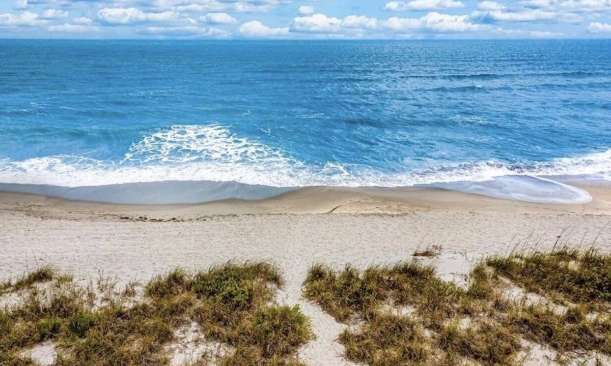 Englewood Condo | DIRECTLY ON PRIVATE BEACH! AMAZING PANORAMIC GULF VIEWS! MODERN, COZY CONDO.