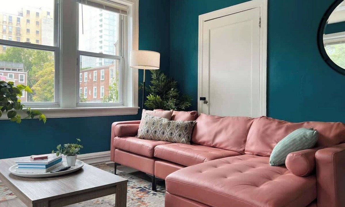Gayborhood Apartment | Dirty Frank Bar King Bed Walkable Parking